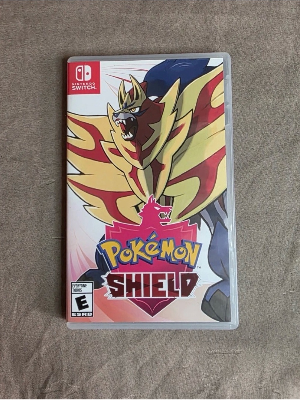 Nintendo Pokémon Shield - Yellow, Red & Blue Cover (Switch)